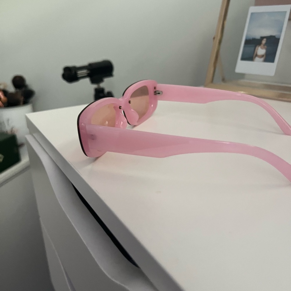 Pink sunglasses - Picture 2 of 3